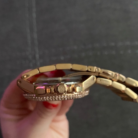 Authentic Michael Kors Rose Gold Watch - Picture 4 of 6